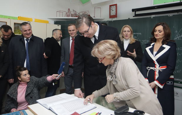 Не контролишу производњу оружја, а проверавају рачунаре и књиге: Оштре реакције у РС због Еуфорове контроле донације Александра Вучића