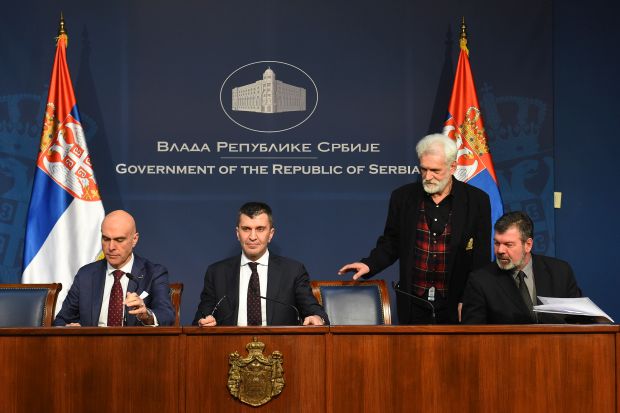 Немогуће да бар један родитељ не ради од куће; Без отказа, мораторијум на радни статус