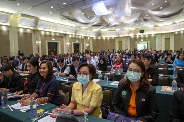 Кинески демон хара светом: Стручњаци открили када ће СМРТОНОСНИ ВИРУС достићи свој врхунац 