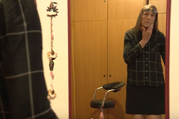 “Уперио је пиштољ у мене, само сам се помолила”: Најстарија ТРАНСРОДНА жена у БиХ пролази кроз ПАКАО од малих ногу