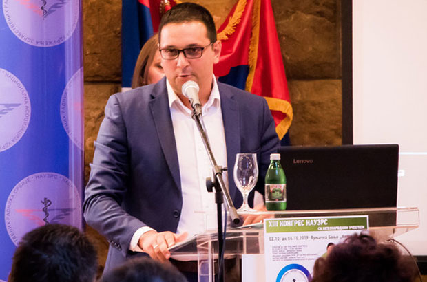 CarGo тврди: Бруталан напад шипкама и палицама на нашу чланицу од стране таксиста