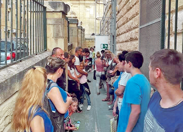 Депортација српске деце са Малте крши њихова права: Судбина малишана и даље неизвесна