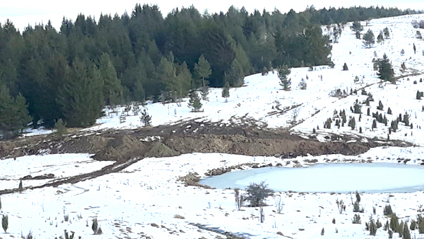 Званична Подгорица објаснила зашто копа канал на граници са Србијом