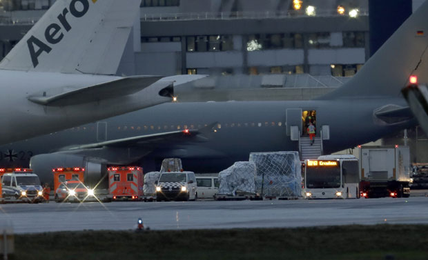 У Франкфурт слетело стотину Немаца из Вухана: После прегледа сви иду у војну базу, ево зашто (ФОТО /ВИДЕО)