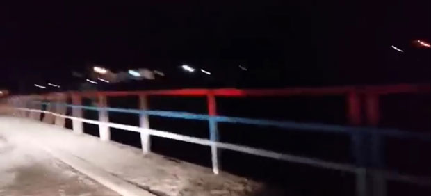 Џаба крече, појављују се тробојке на све стране: Мост на 10 километара од Подгорице добио нову фарбу (ВИДЕО)