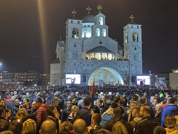 Никола Миротић се укључио током литије у Подгорици: Кошаркаш Барселоне упутио јаку поруку сународницима (ВИДЕО)