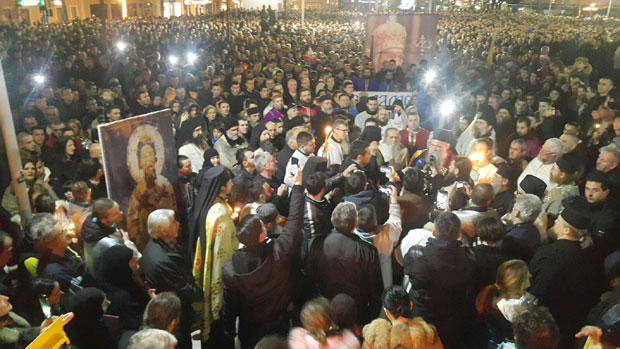 Зло које је настало у Скупштини Црне Горе је мртво слово на папиру: Владика Јоаникије пред 40.000 Никшићана