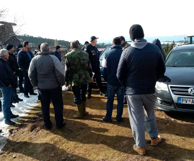 Народ блокирао машине које копају канал на граници са Србијом: Драма код Пљеваља