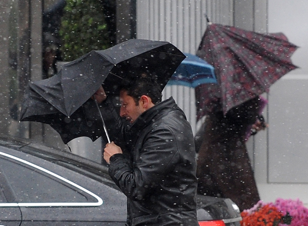 РХМЗ упозорава: Средином дана нагла промена времена, стиже јако захлађење и олујни ветар. Ево где ће пасти снег