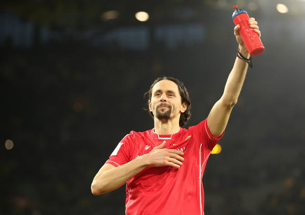 Жути зид не заборавља своје легенде: Суботићево вече за памћење, упркос дебакла (ВИДЕО)