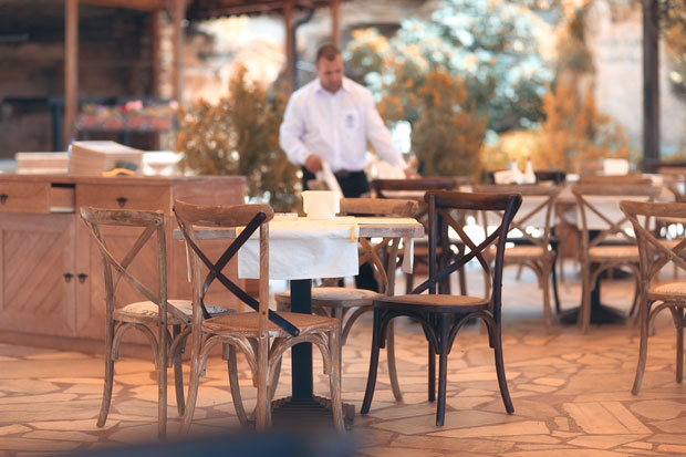 Из Хрватске стижу АЛАРМАНТНИ позиви: Лове иностране раднике, траже странце и за ајнцер
