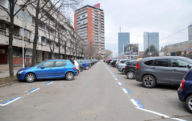 Плава зона до 21 час: Измењено време наплате паркирања у обележеним деловима Новог Београда, Земуна и Дорћола
