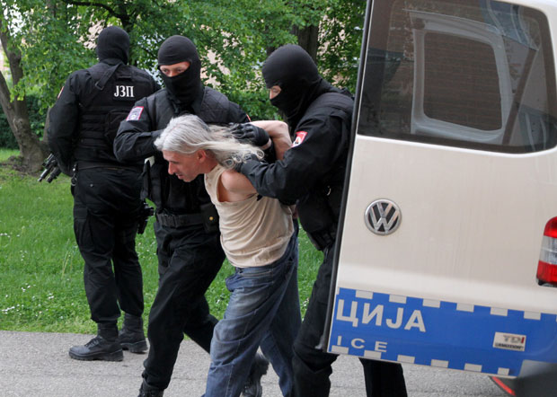 “Враћао сам му црева и држао стомак да не искрвари”: Драматично сведочење о убиству полицајца