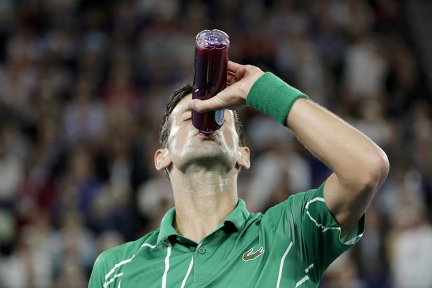 Ђоковић открио шта је пио током финала Аустралијан опена: Мислим да није црно вино, не, није био алкохол, то пије мој брат (ВИДЕО)