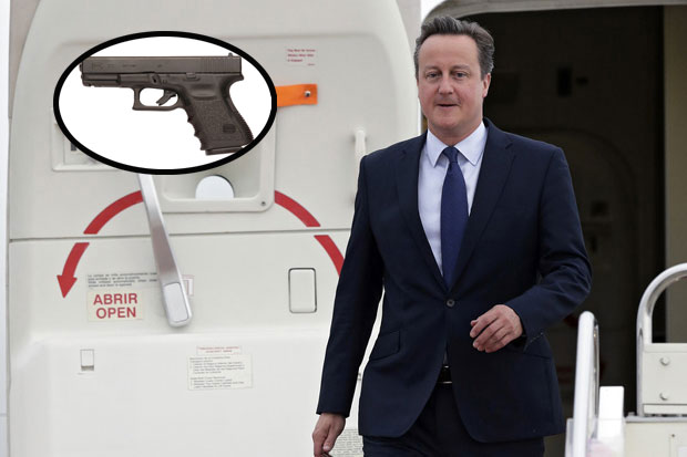 У авиону пронађен пиштољ телохранитеља Дејвида Камерона?