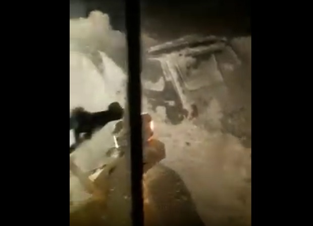 Погледајте бес природе на Пештеру: Из огромног смета у мрклом мраку ЈЕДВА ВИРИ теренац (ВИДЕО)