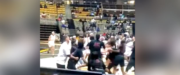 Десет кошаркашица и два члана стручног штаба суспендовано због бруталне туче на терену (ВИДЕО)