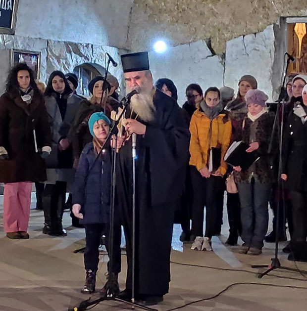 Митрополит донео у Подгорицу благослов са Свете Горе: Одржана литија са омофором и крстом Светог Василија Острошког Чудотворца (ВИДЕО)