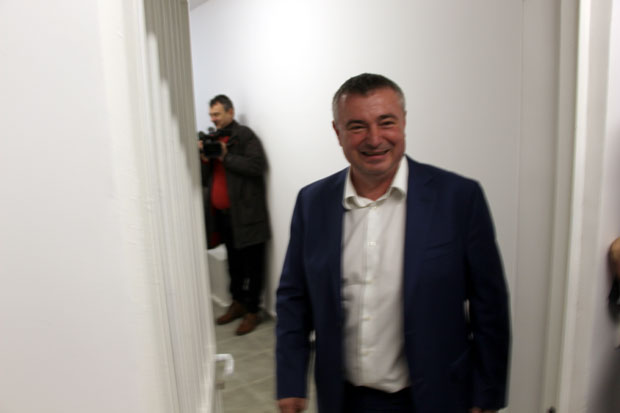 Шпијунка: Душан Бајатовић проба ћелије