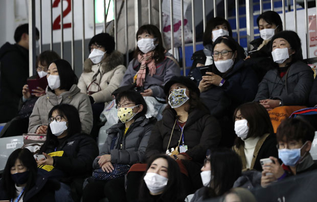 И фабрике аутомобила и електронике производе маске у Кини