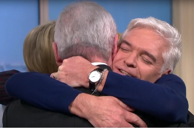 Водитељ после 27 година брака открио да је геј, па стао пред камере: Она је сестра коју никад нисам имао (ВИДЕО)