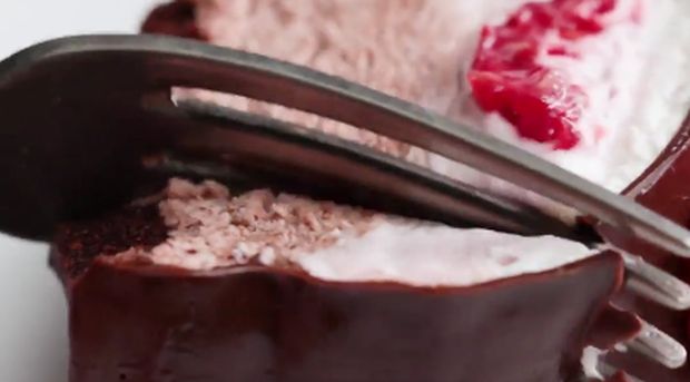 Спрема се за неколико минута: Сви су полудели за колачем из флаше (ВИДЕО)