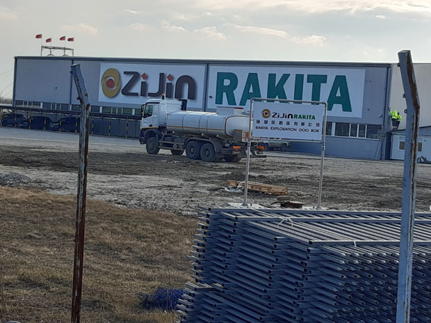 Држављани Кине запослени у РТБ Бор у кућним карантинима, а Срби на крузеру превентивно у изолацији: Све се чини да корона вирус не стигне у нашу земљу