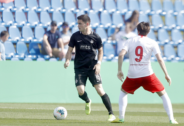 Тензије обележиле меч у Дохи: Одлуке судија изнервирале све у Партизану - Милошевић и Натхо искључени, Спартак из сумњивог пенала до тријумфа (ВИДЕО)