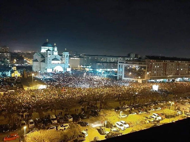 Зашто је устао народ Црне Горе: Млади и стари, православци и муслимани, потомци четника и партизана шаљу слике кротког али непоколебљивог бунта