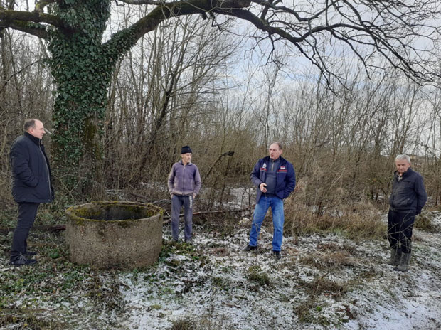 Некада се овде окупљала омладина, играло се и певало, а бунар у Поповом Пољу и после два века напаја жедне