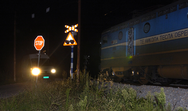 Трагедија код Врбаса: Двојица младића погинули у удесу на пружном прелазу 