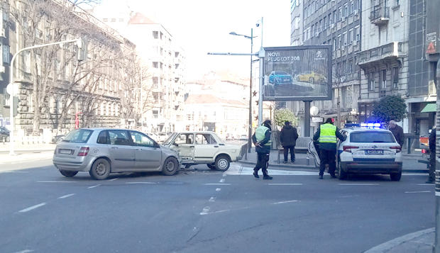 Удес у центру Београда:  Судар фијата и кеца (ФОТО)