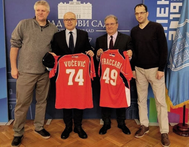 Шпијунка: Бејзбол дрес и качкет за Милоша Вучевића