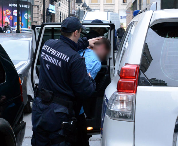 Приведени осумњичени ухапшени у Краун плази: Терете их за недозвољено држање оружја