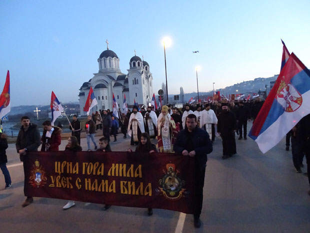 Гроб ко копа цркви, то је његов гроб где леже: Скуп подршке браћи у Црној Гори и на Космету одржан у Ваљеву и Лесковцу (ФОТО)