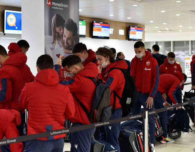 Омладинци Звезде са маскама на лицу отишли на меч Лиге шампиона