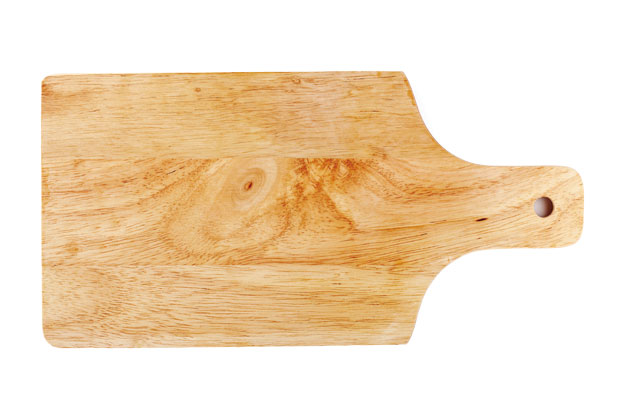 Право је легло бактерија: Ево колико често треба мењати даску за сечење