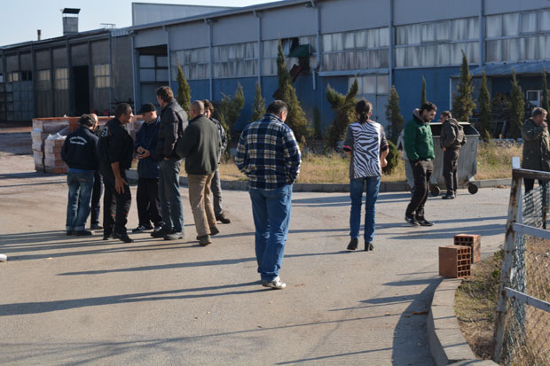 Завукао се испод робота, НЕХОТИЦЕ ГА АКТИВИРАО: Трагедија у циглани, машина буквално САМЛЕЛА несрећног радника!