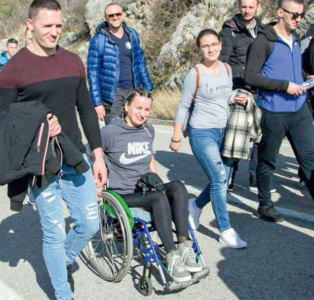 У колицима прешла 30 километара због одбране светиња: Милица са хиљадама суграђана превалила пут од Мркоњића до Требиња