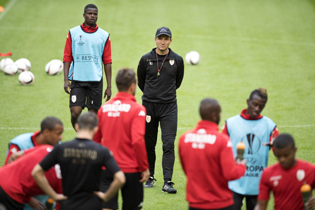 Срби поново на удару у Белгији: Председник Стандарда “увукао” Јанковића и Кежмана у менаџерску аферу, тренер оптужен за узимање пара од трансфера српских фудбалера