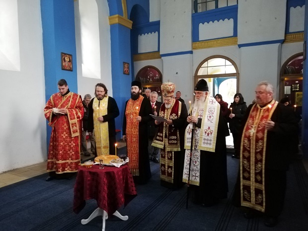 Сећање на чувену песникињу: Служен парастос Десанки Максимовић у Бранковини