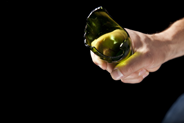 Детаљи убиства у Руском Крстуру: Након кафанске свађе усмртио друга разбијеном флашом (ФОТО)