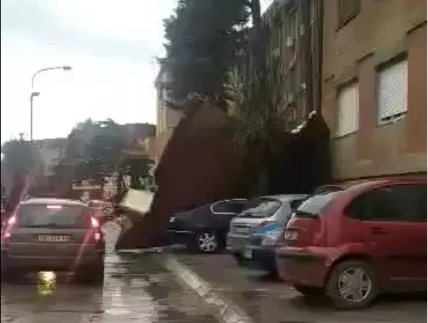Летели кровови на југу Србије: Олуја протутњала Врањем и Лесковцем (ВИДЕО)