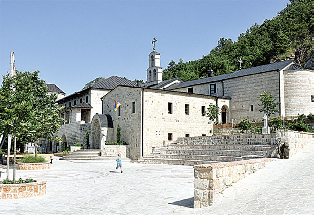 Оптужују нас да уништавамо светиње, а они су спречавали чак и фарбање ограде: Митрополија одговара министру културе Црне Горе