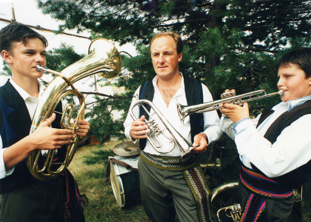 Био је мајстор над мајсторима трубе, а говорио је да је његово село Дубоко центар света: Ужице диже споменик Мићу Петровићу