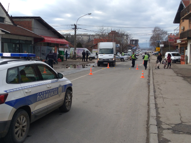 Несрећа у Лесковцу: Камион налетео на старији брачни пар, имају озбиљне повреде главе