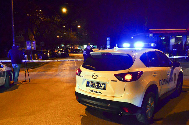 Прве фотографије са места експлозије: Порше у Новом Саду потпуно уништен, из њега куљала ватра, интервенисали ватрогасци (ФОТО)