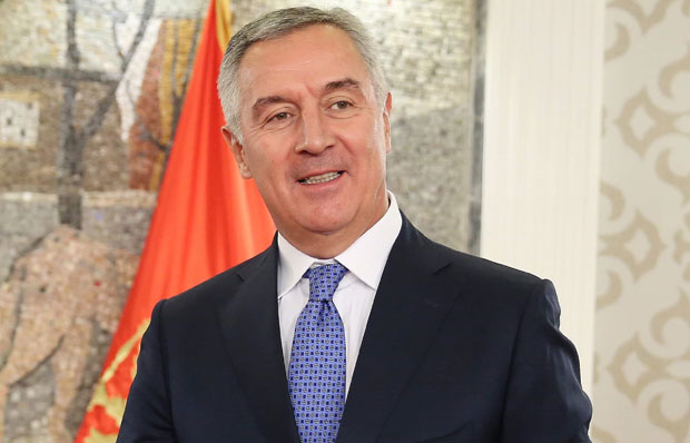 Мило је у паници зато што су његови људи на литијама, зато што његов полицајац носи крст у Бару: Милачић открио због чега се Ђукановић зноји