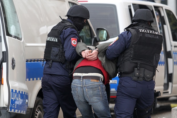 Месецима прогањао и уцењивао девојку: Ухапшен Бањалучанин