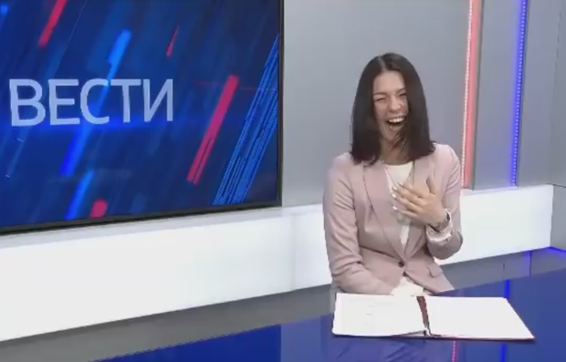 Руска водитељка због неконтролисаног смеха прекинула вести (ВИДЕО)